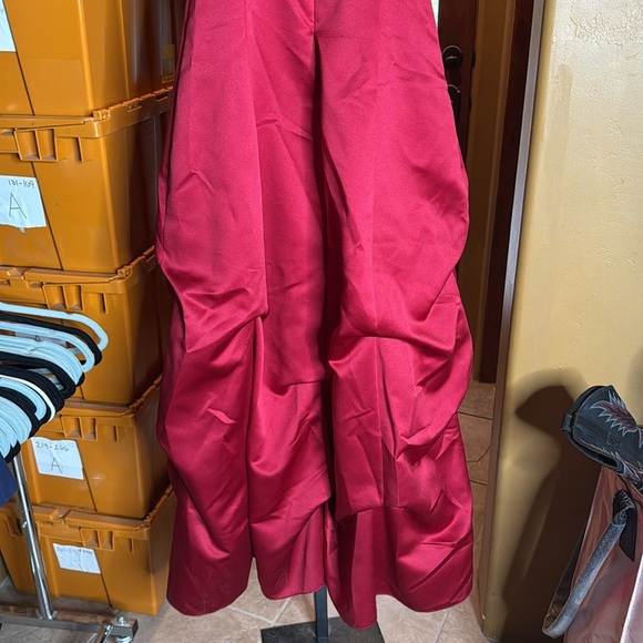 David’s Bridal Bridesmaid Dress Apple Red Size 0 - Picture 6 of 9